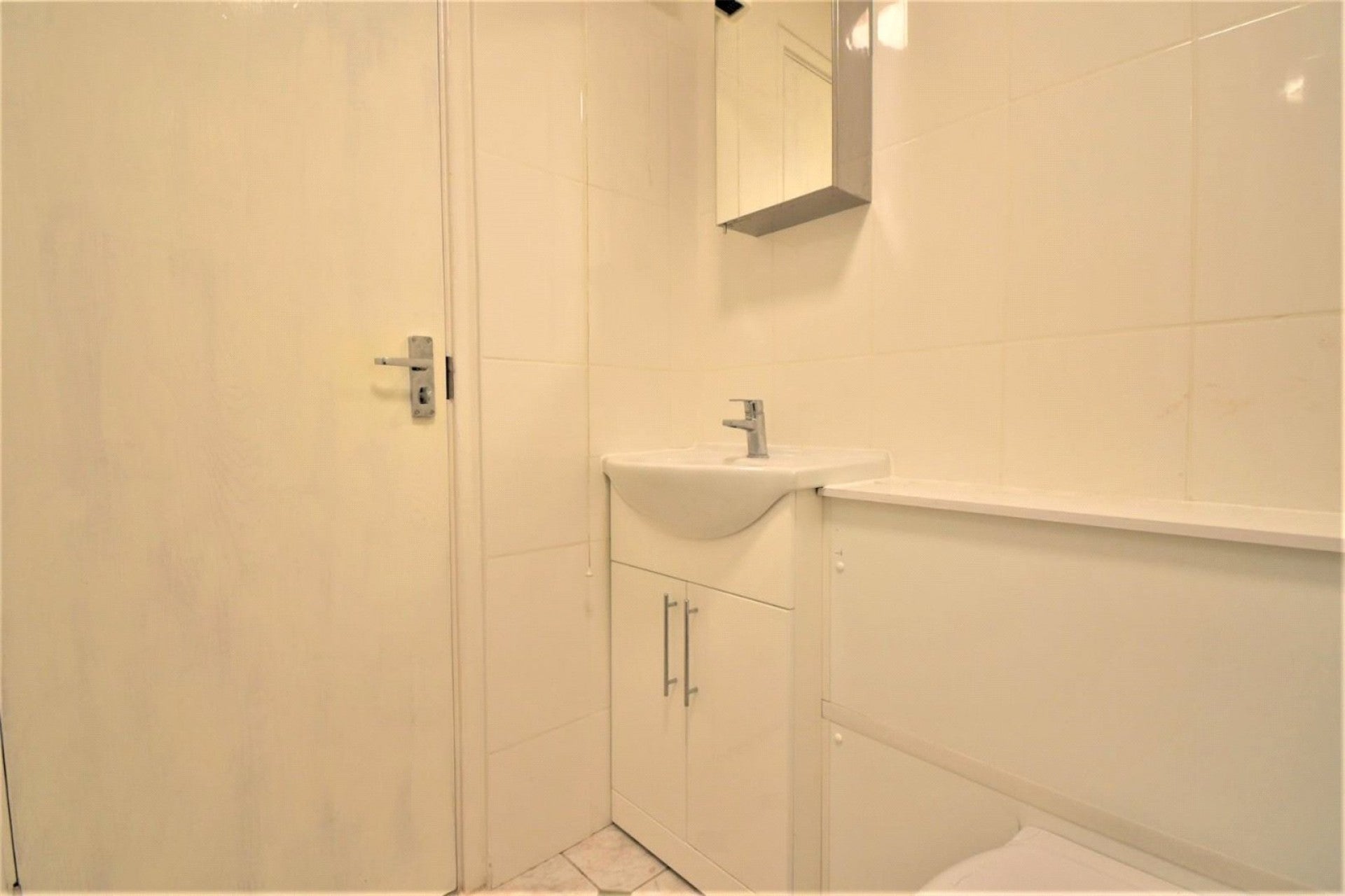 Flat Clarkes Drive in Greater London