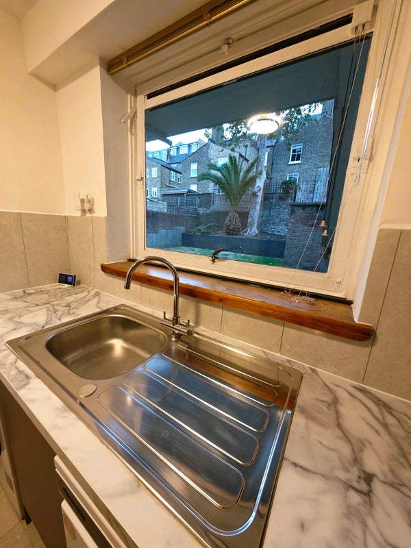 Flat Ilminster Gardens in Greater London