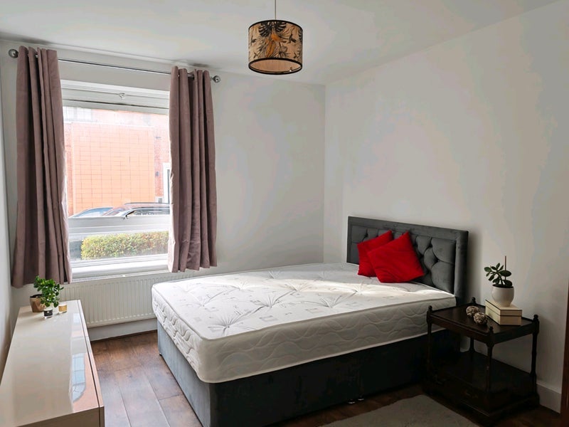 Flat Ilminster Gardens in Greater London