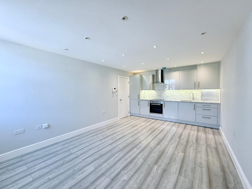 Flat Farringdon Service Road in Southend-on-Sea
