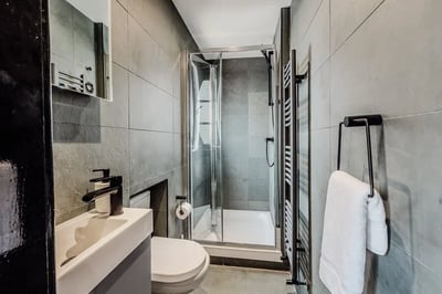 Flat Bouverie Place in City of Westminster