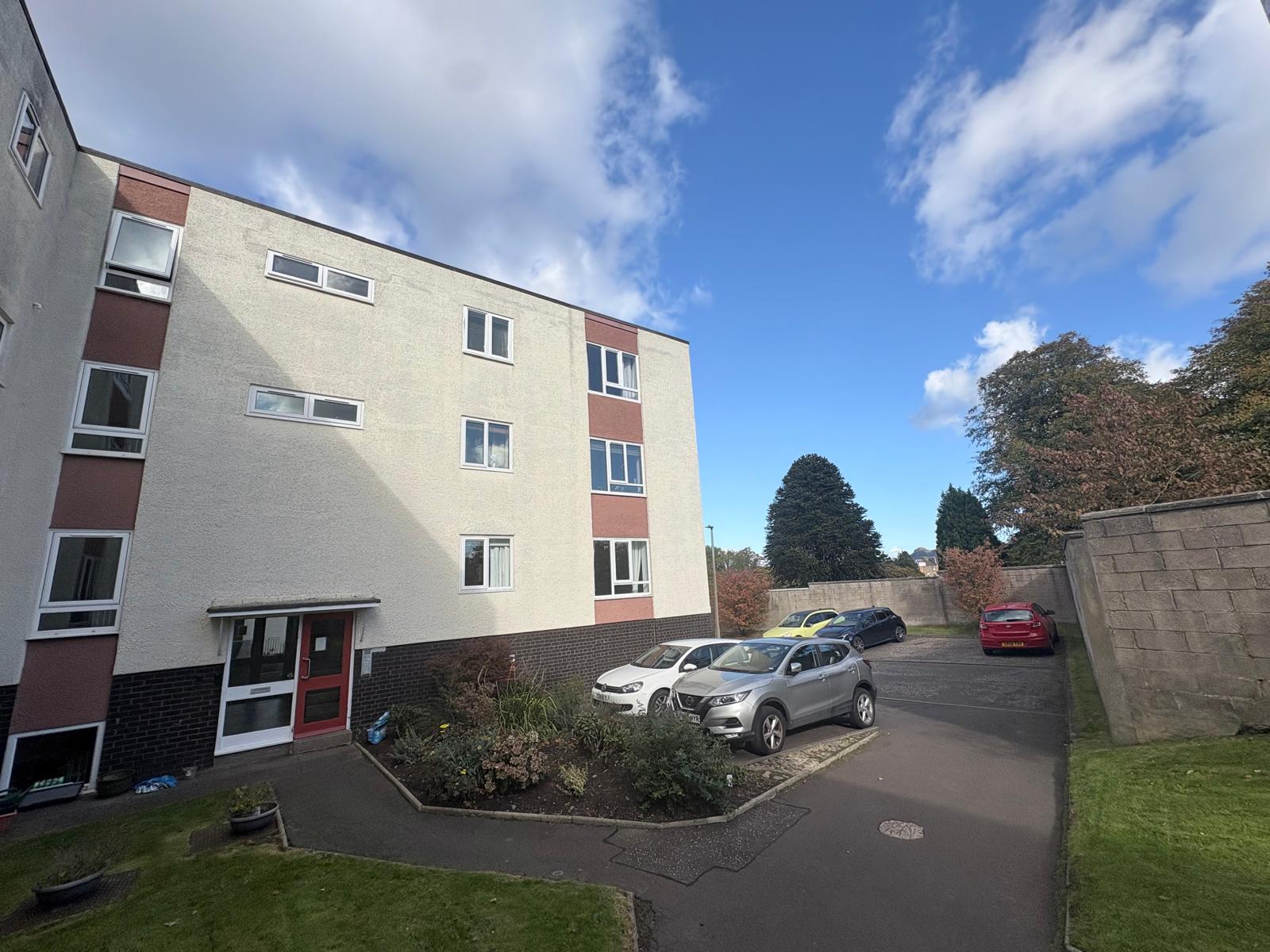 Flat Balcarres Court in Edinburgh