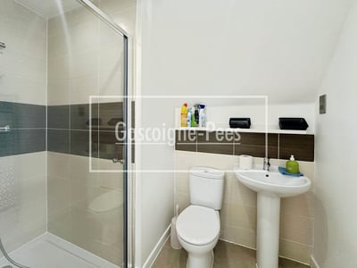 Room Sidlaws Road in Rushmoor