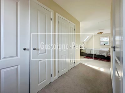 Room Sidlaws Road in Rushmoor