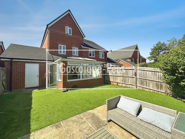 Room Sidlaws Road in Rushmoor