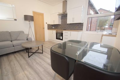 Flat Morris Lane in Leeds