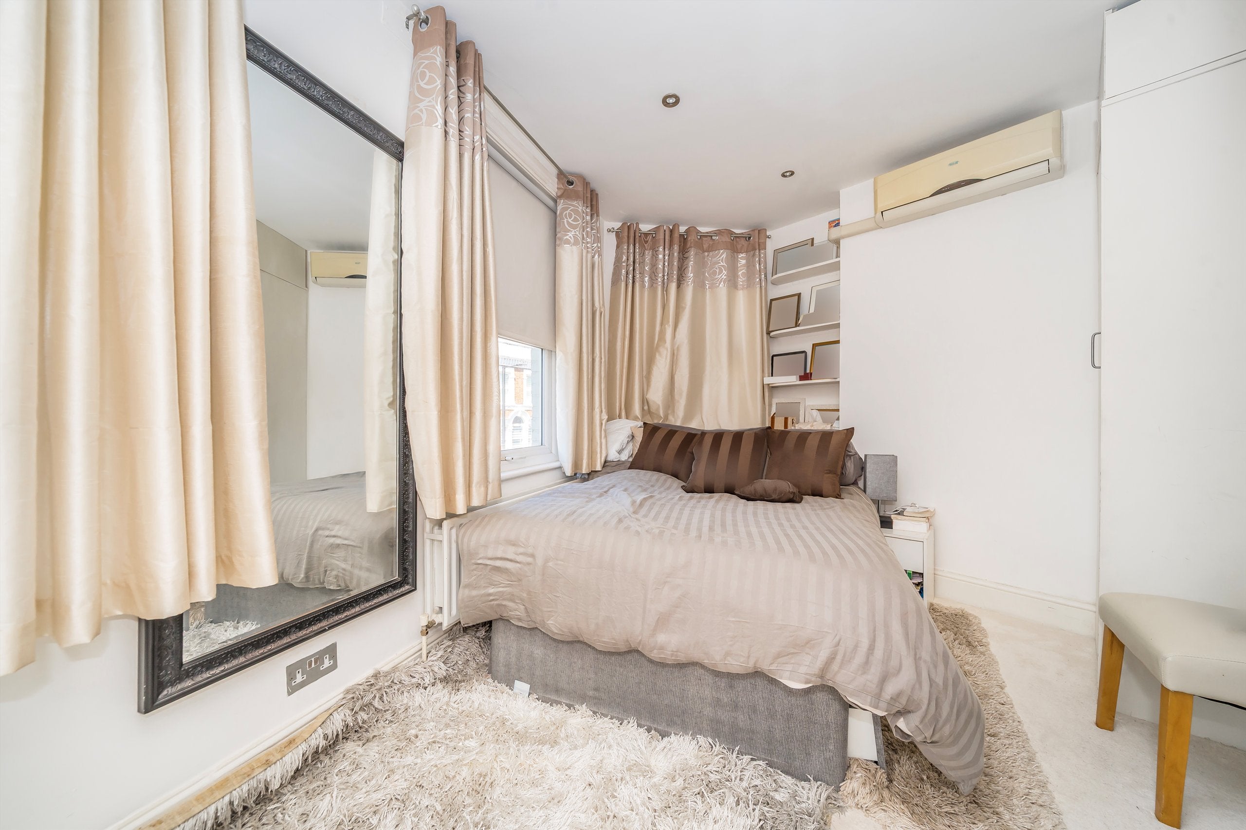 Flat Fulham Road in Greater London