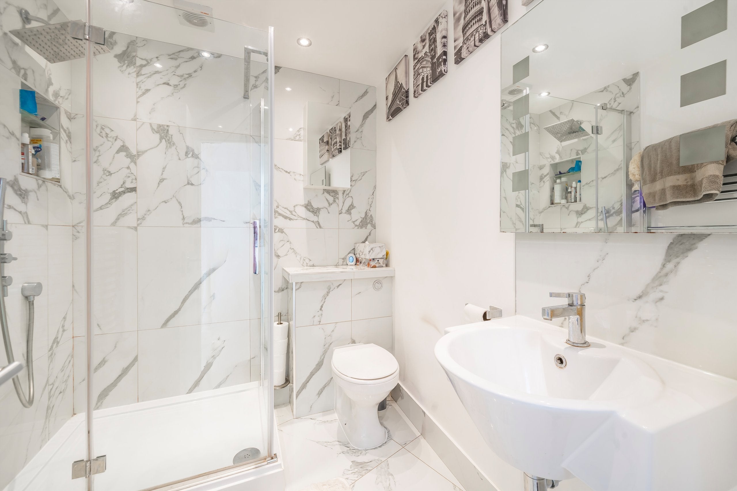 Flat Fulham Road in Greater London