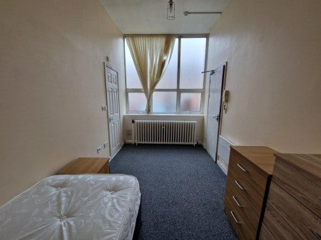 Flat Mitford Street in Trafford