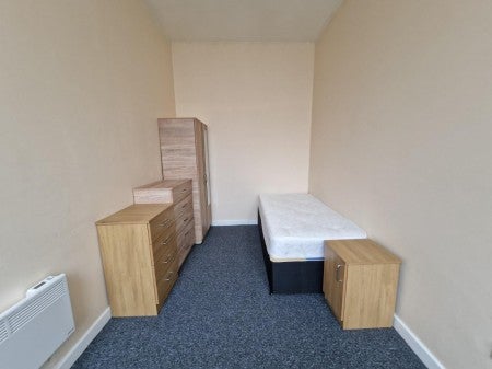 Flat Mitford Street in Trafford
