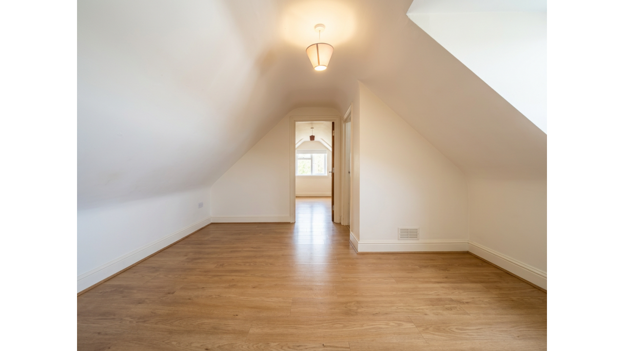Flat Bathurst Walk in Richings Park