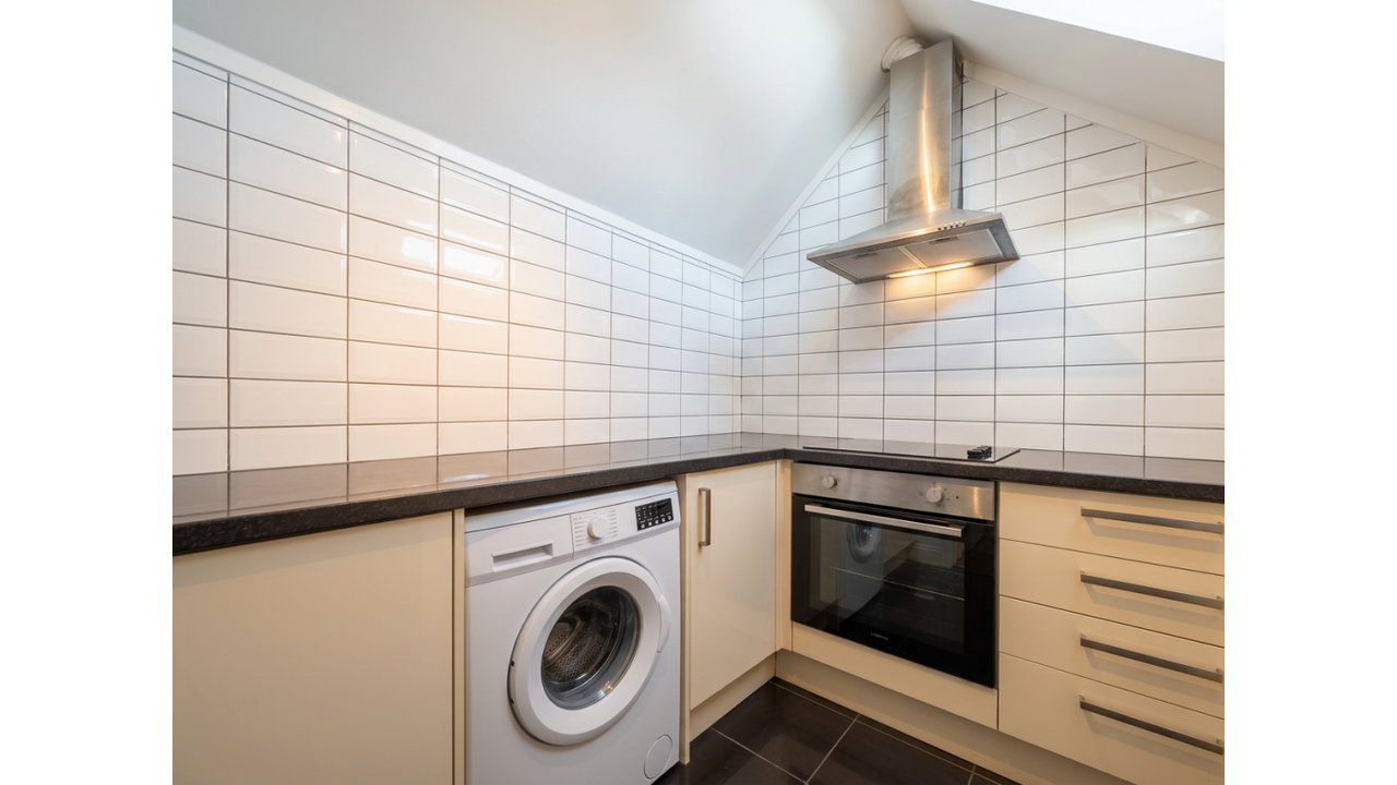 Flat Bathurst Walk in Richings Park