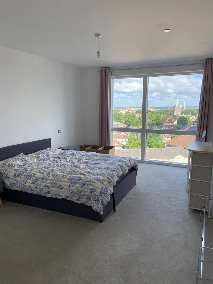 Flat Scarbrook Road in Greater London
