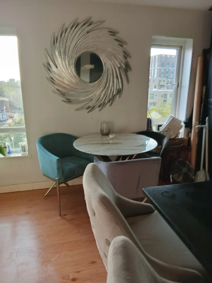 Room Heritage Avenue in Greater London