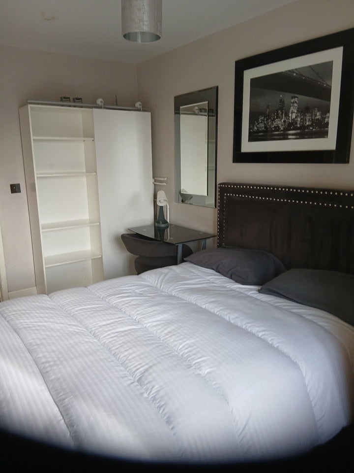 Room Heritage Avenue in Greater London