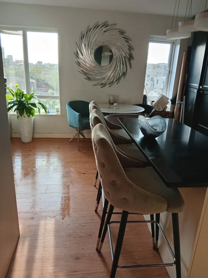 Room Heritage Avenue in Greater London