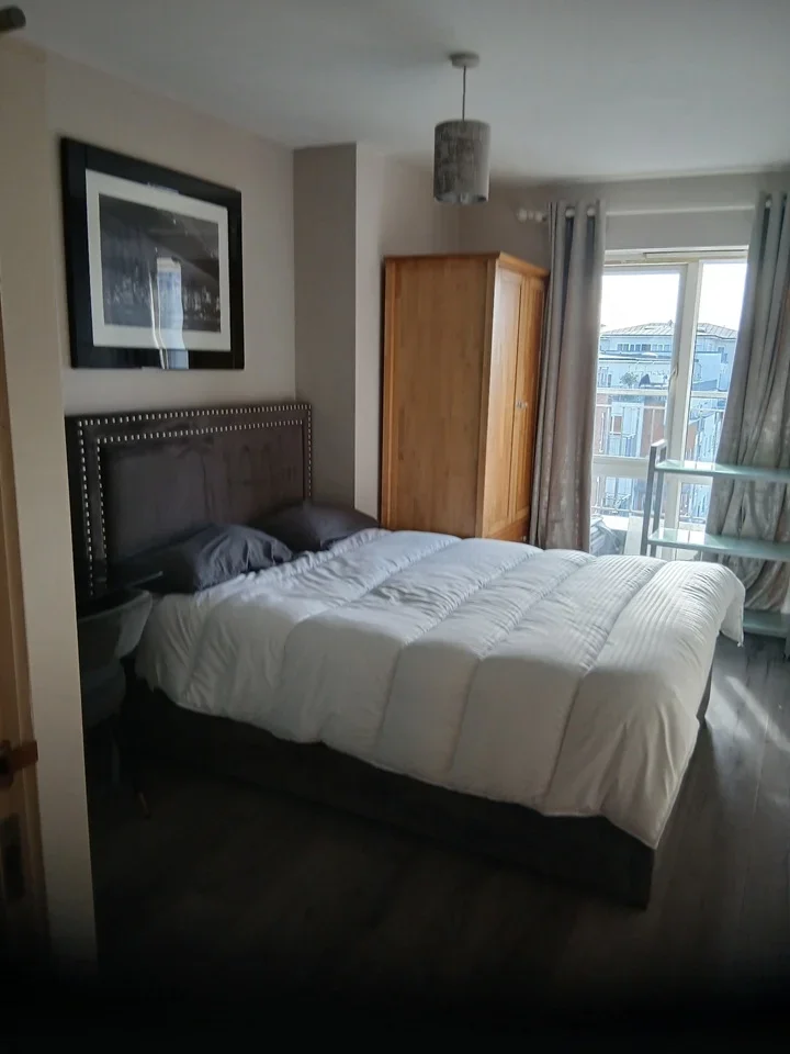 Room Heritage Avenue in Greater London