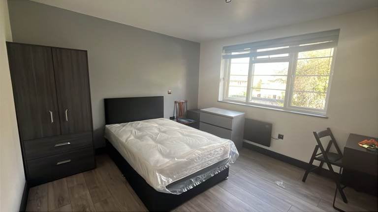 Flat Verona Drive in Greater London
