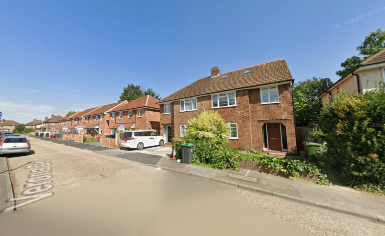 Flat Verona Drive in Greater London