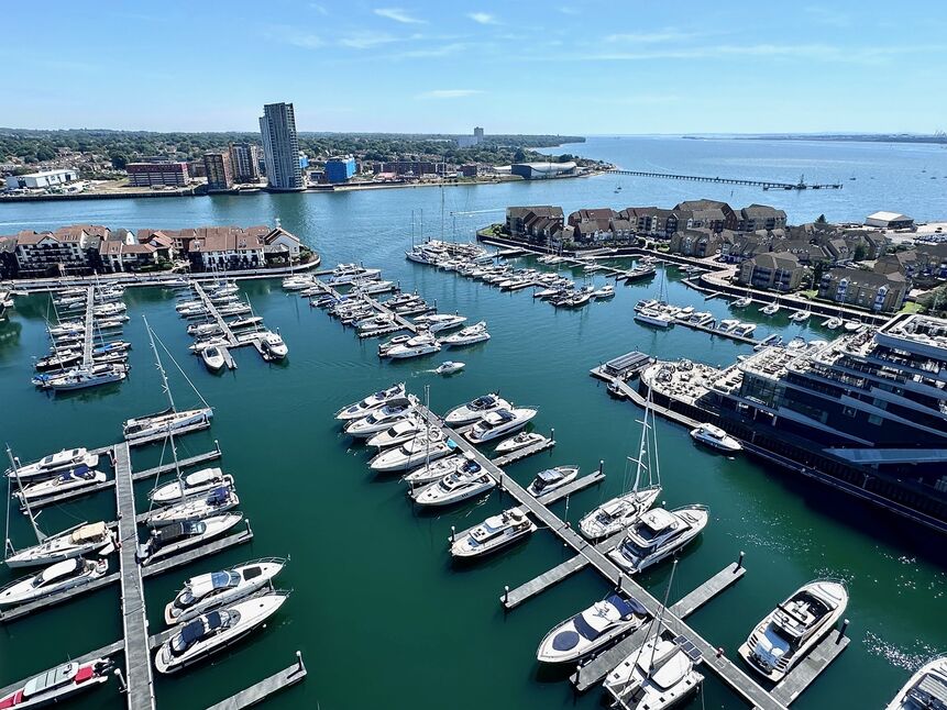 Flat Ocean Way in Southampton