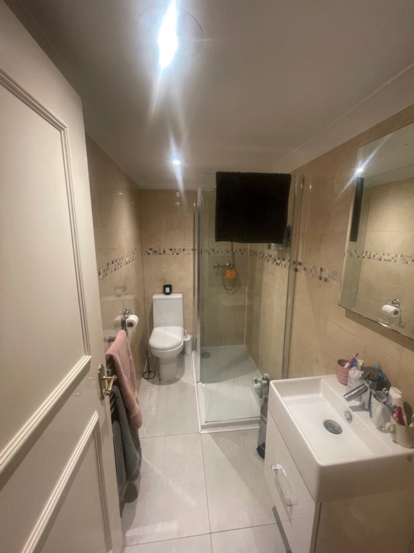 Room Ballater Road in Greater London