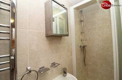 Room Hartfield Road in Greater London