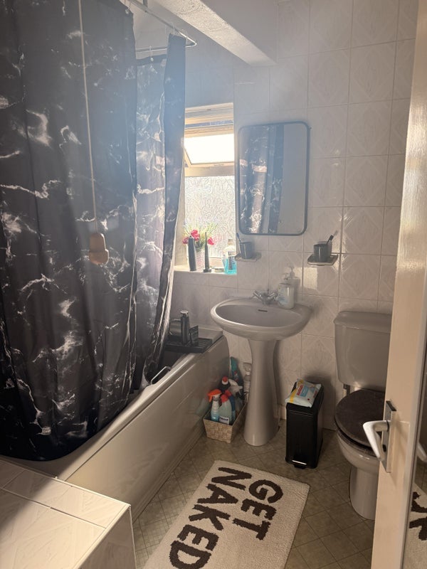 Room Longmead Close in Nottingham