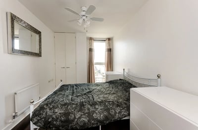Flat Gatliff Road in City of Westminster