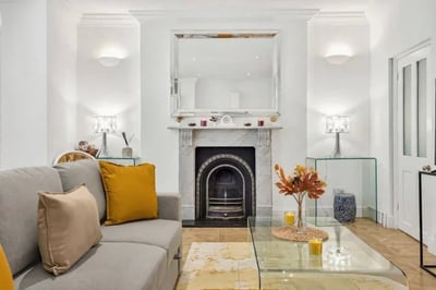 Flat Challoner Crescent in Greater London