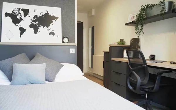 Flat Thurston Road in Greater London