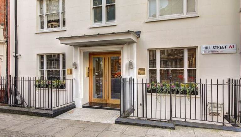 Flat Hill Street in City of Westminster