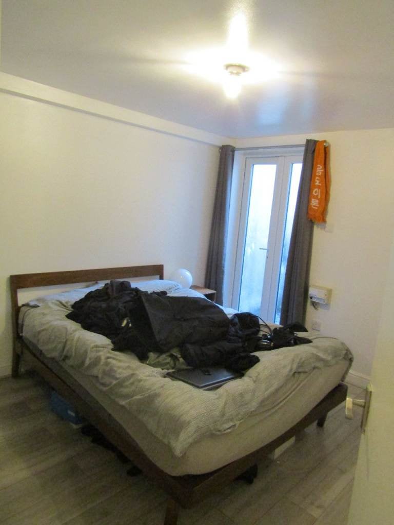 Flat Mildenhall Road in Greater London