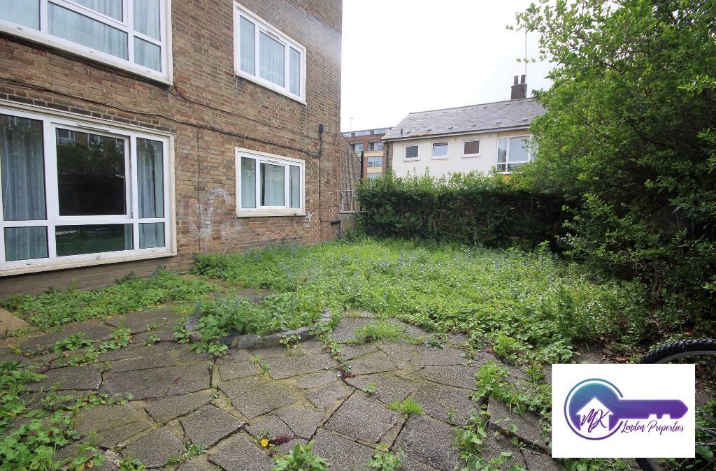 Flat Shacklewell Road in Greater London