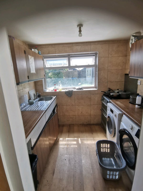 Room Lodge Road in Stratford-on-Avon