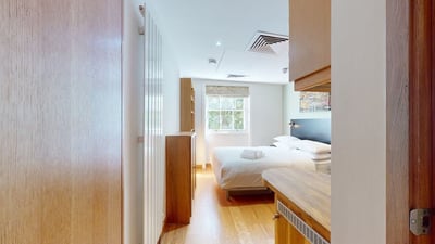 Flat Cartwright Gardens in Greater London