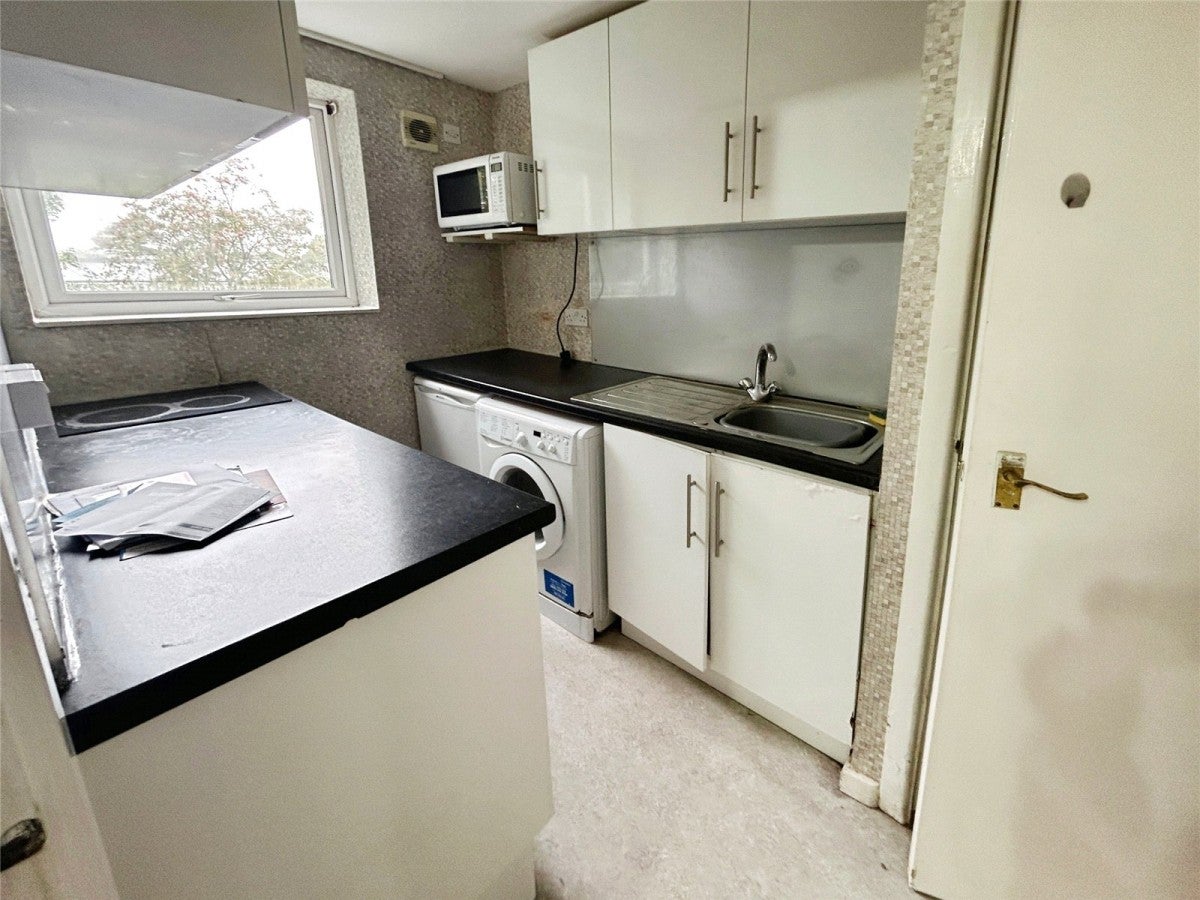 Flat Cloister Croft in Coventry