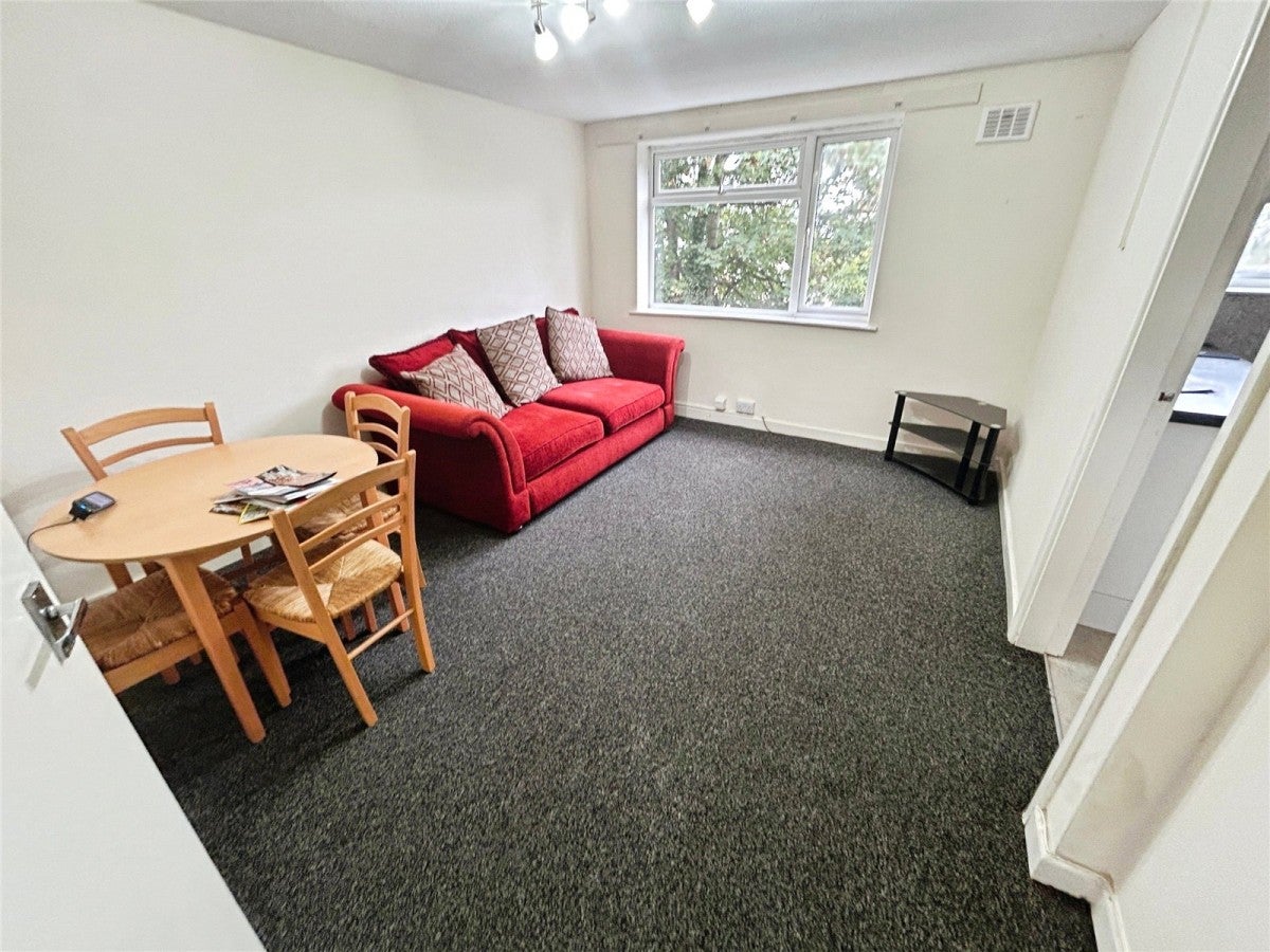 Flat Cloister Croft in Coventry