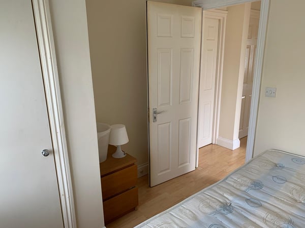 Flat Browning Avenue in Greater London