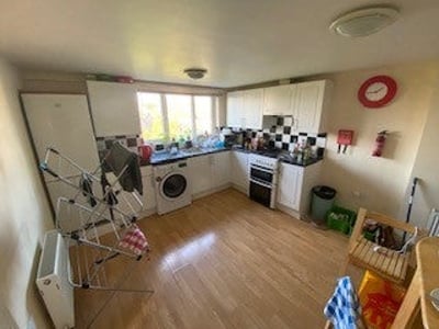 Flat Browning Avenue in Greater London