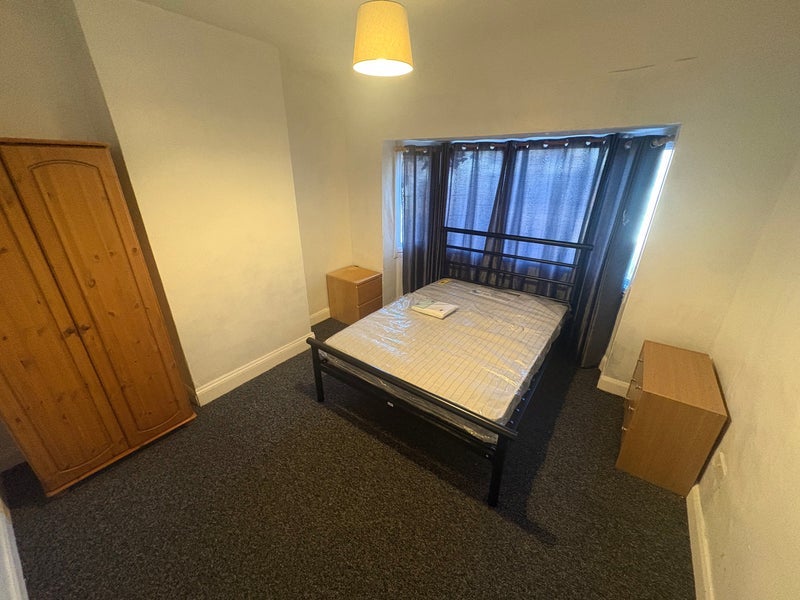 Room Harts Green Road in Birmingham