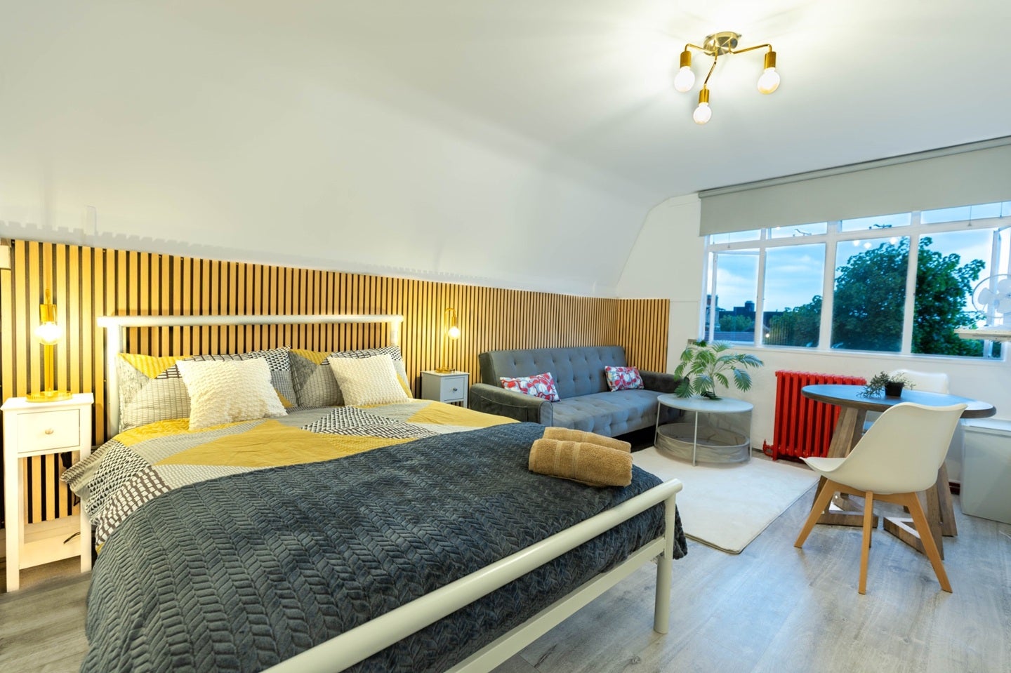 Flat Shepherds Bush Green in Greater London