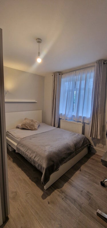Room Latimer Road in Greater London
