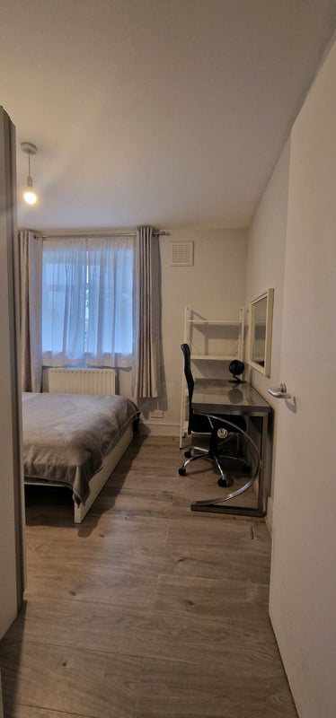 Room Latimer Road in Greater London