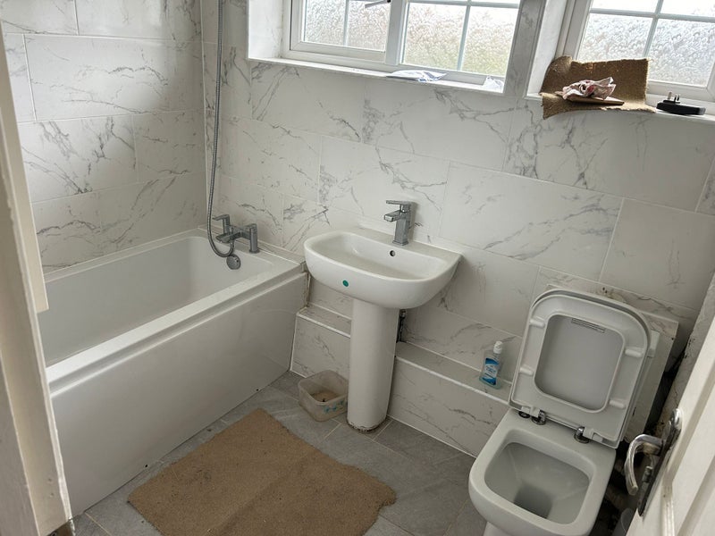 Room Shepherd Close in Crawley