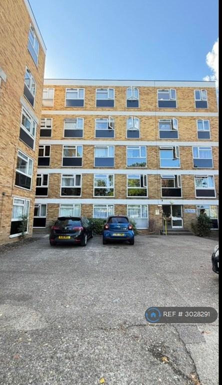 Flat Robinson's Close in Greater London