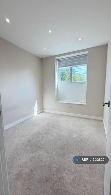 Flat Robinson's Close in Greater London