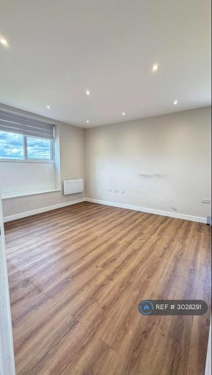 Flat Robinson's Close in Greater London