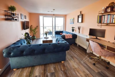 Flat Starboard Crescent in Gillingham