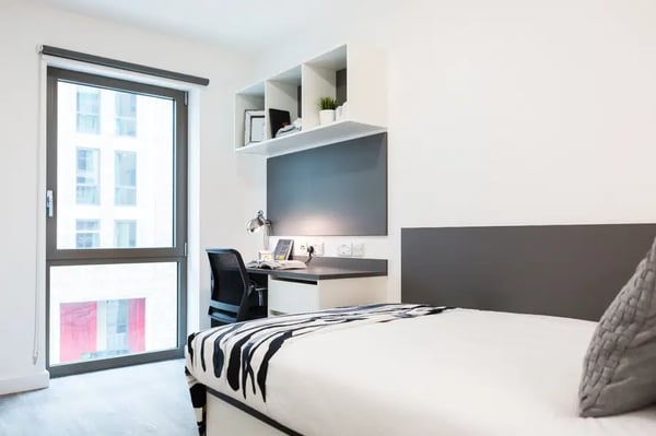 Room Holloway Road in Greater London