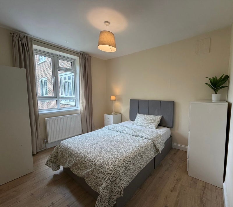 Room Lancaster Court in Greater London